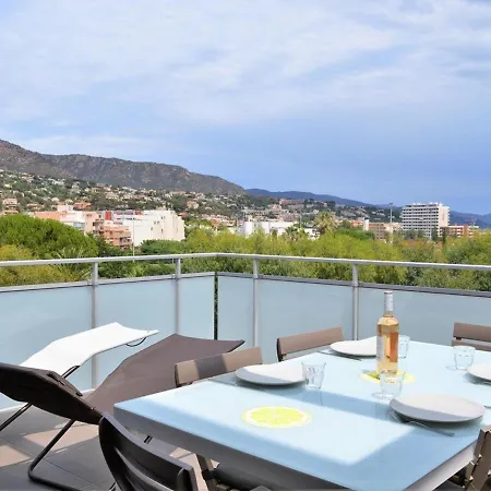 Apartment Moderne Avec Terrasse, Parking Et Proche Au Lavandou - 2 Etoiles - Fr-1-251-331 *